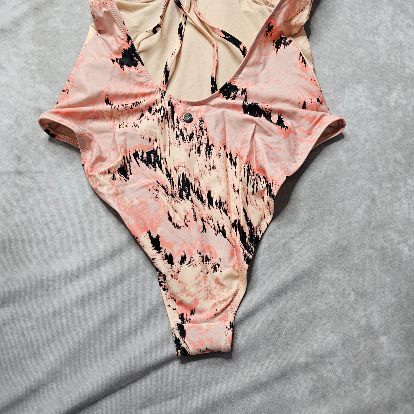 Gymshark Women’s One Piece Swimsuit – Peach Abstract Size M