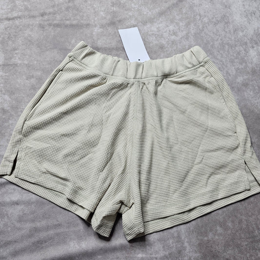 Gymshark Women’s Pause Loose Shorts – Pebble Grey Size S