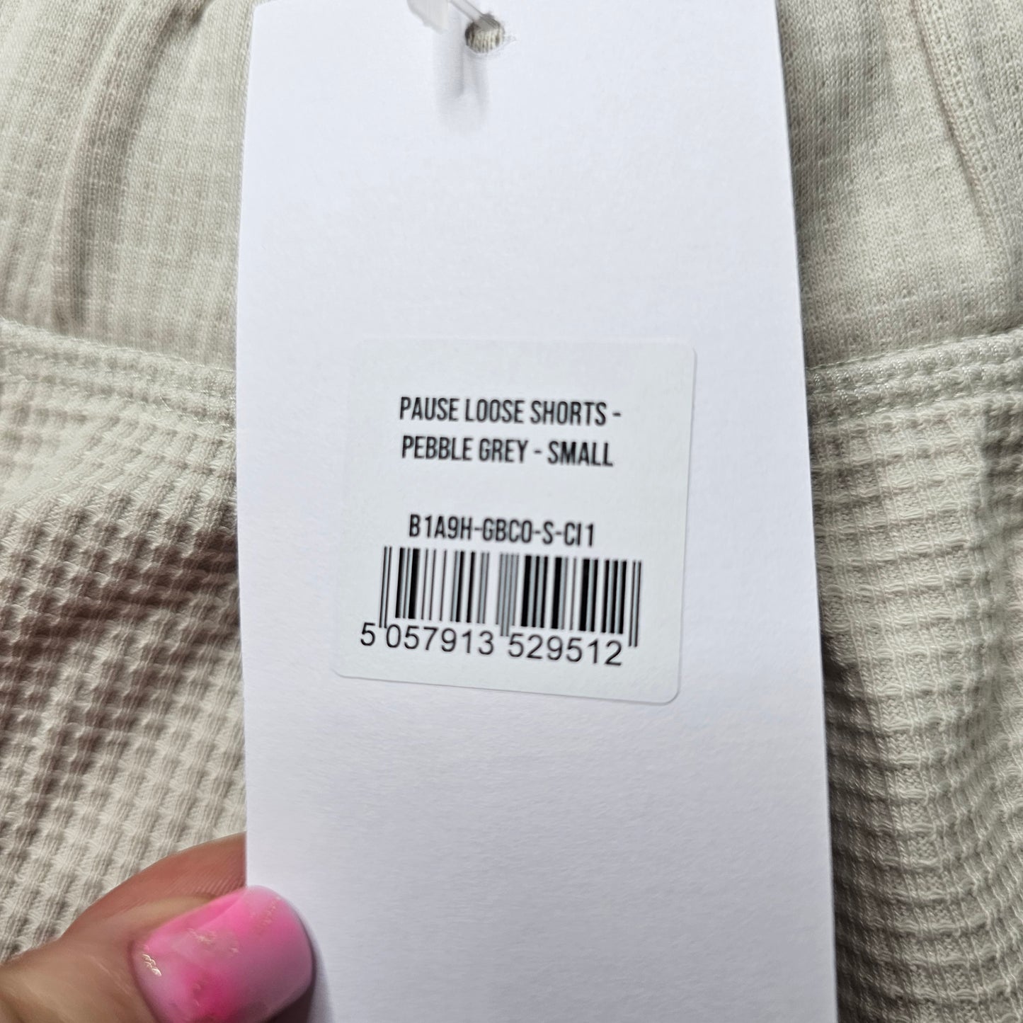 Gymshark Women’s Pause Loose Shorts – Pebble Grey Size S