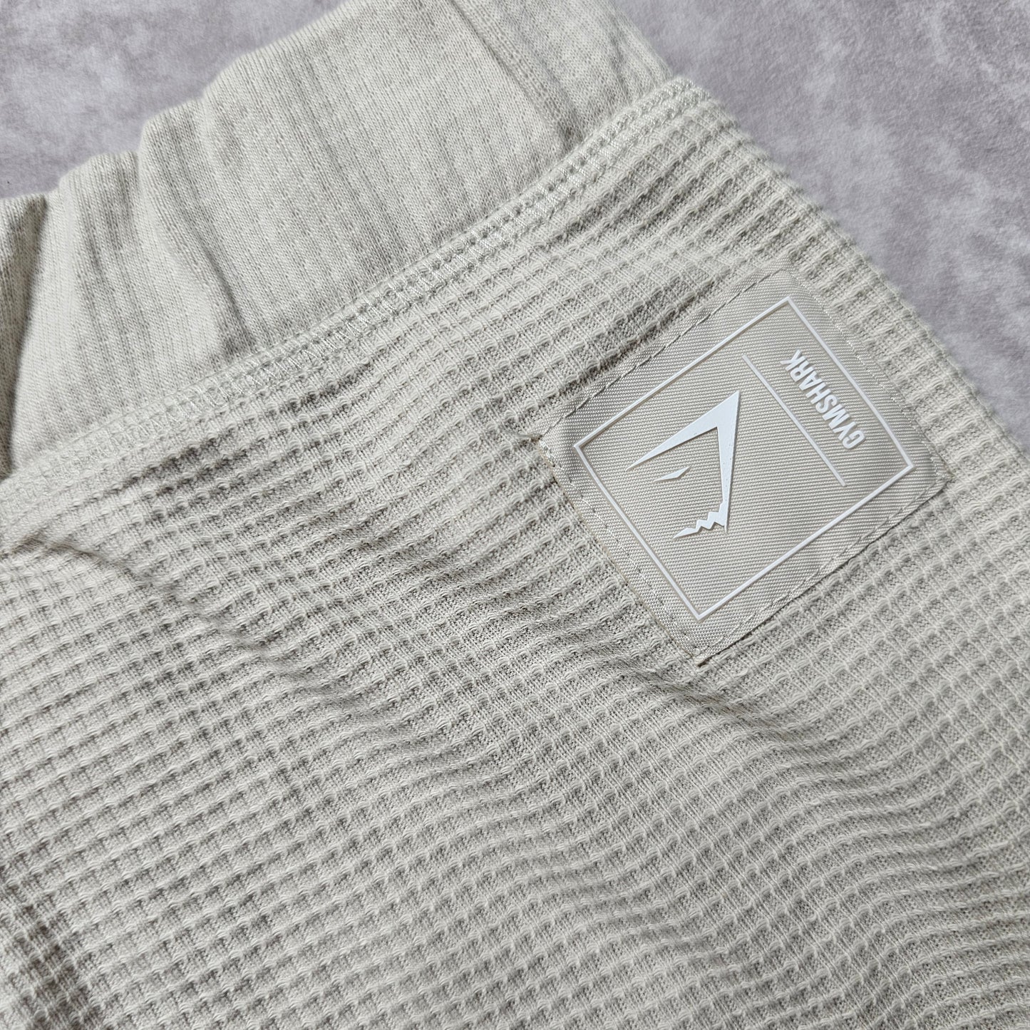 Gymshark Women’s Pause Loose Shorts – Pebble Grey Size S