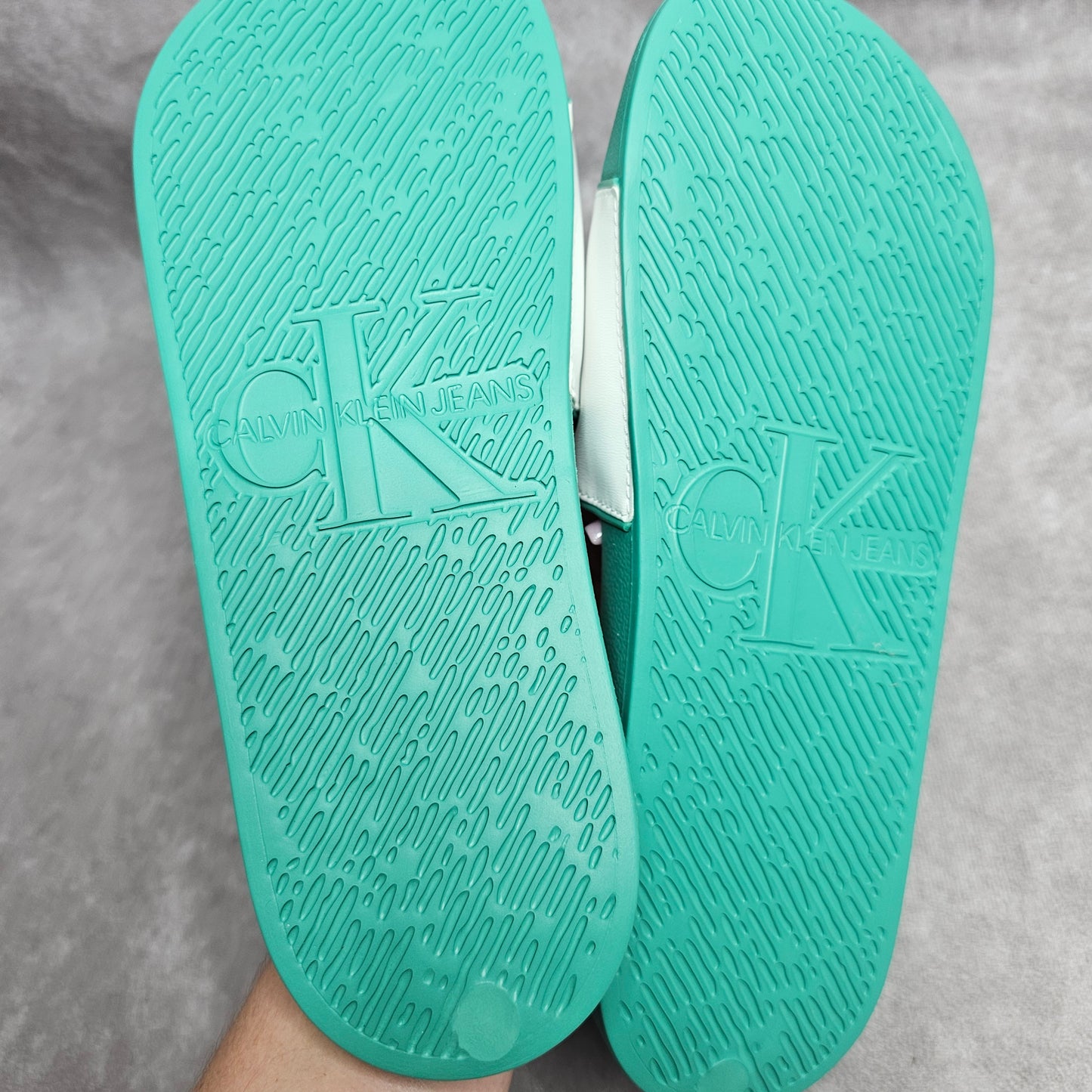Calvin Klein Jeans Men's Institutional Slides – Green/White UK 9-10.5