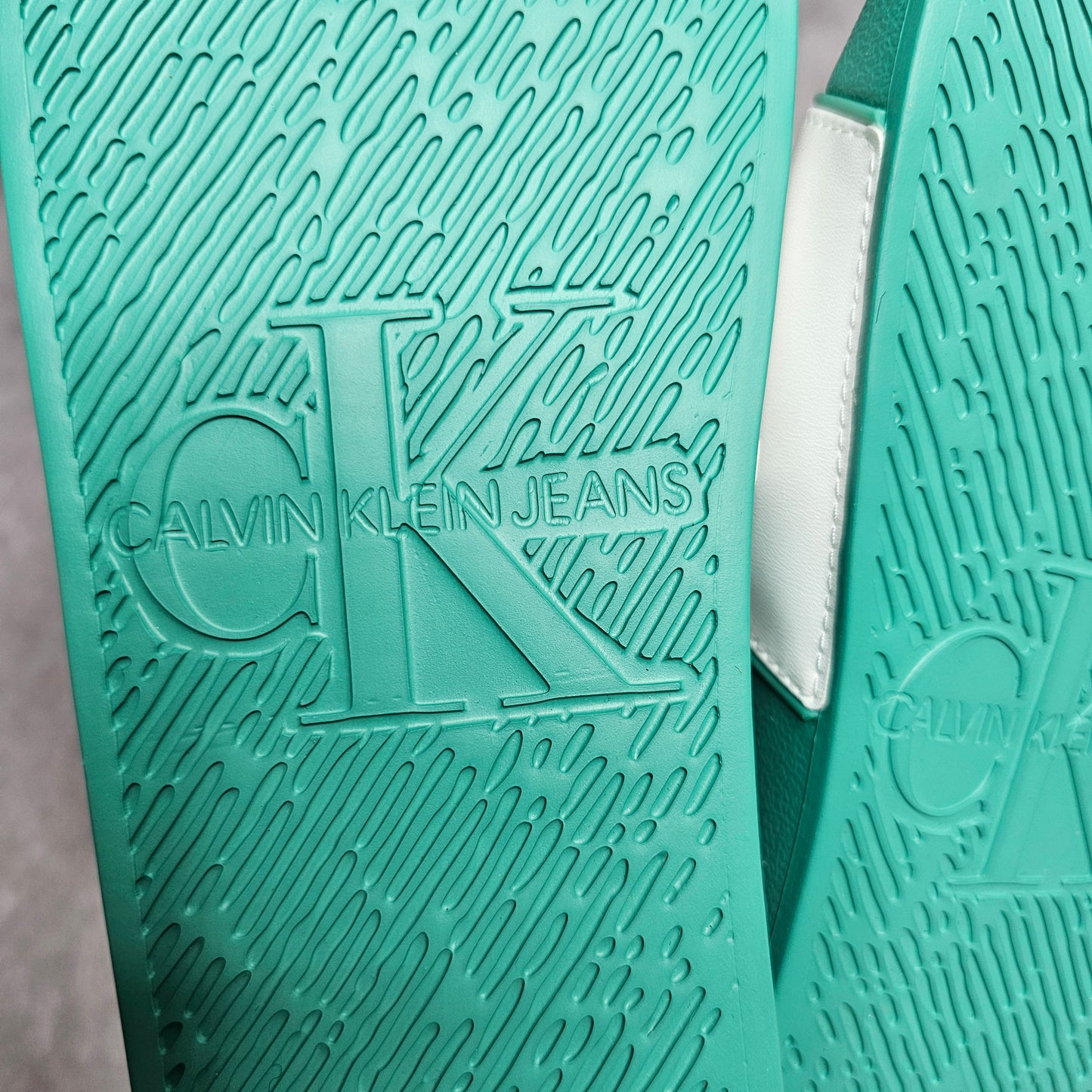 Calvin Klein Jeans Men's Institutional Slides – Green/White UK 9-10.5