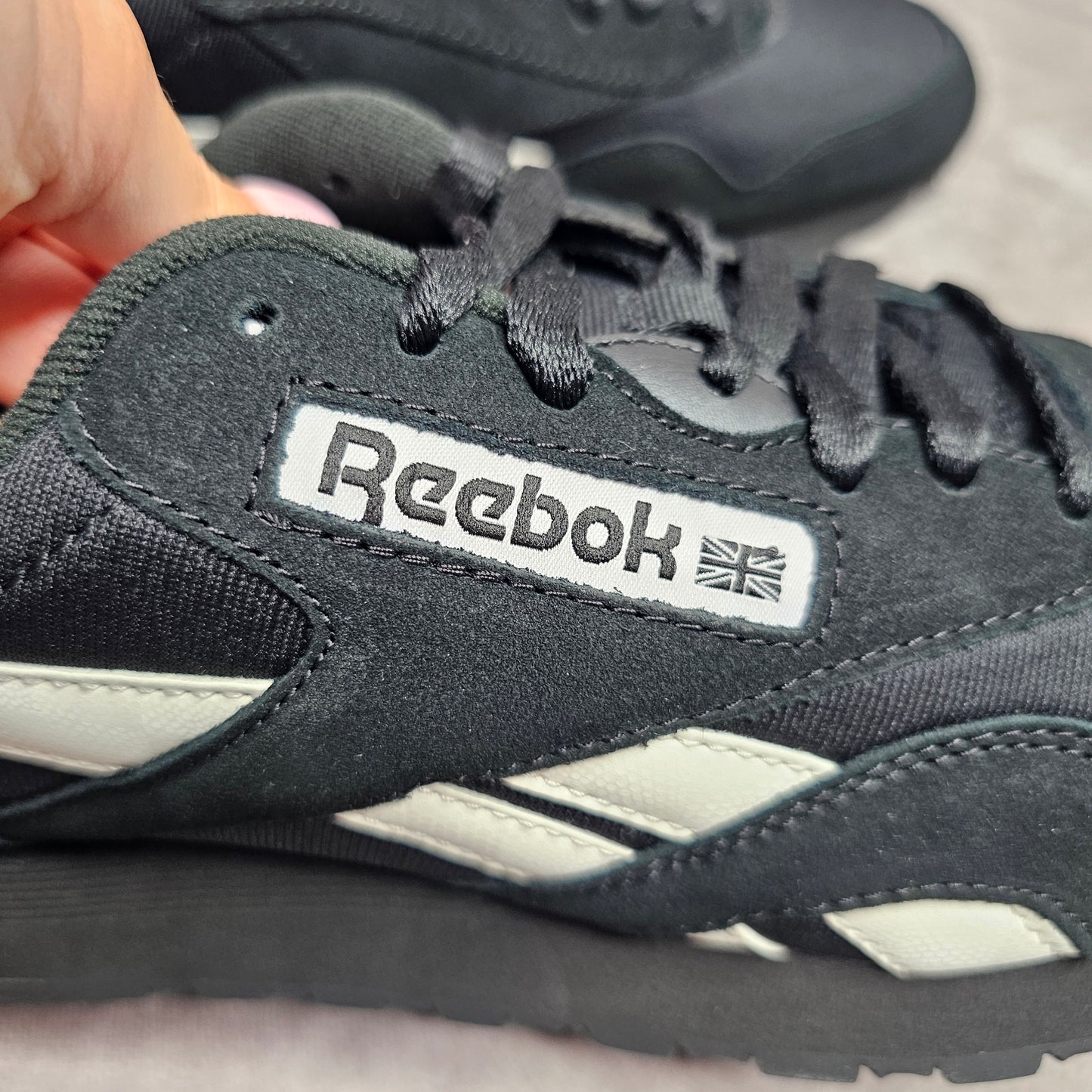 Reebok Men's Classic Nylon VeeFriends Trainers – Black/White UK 8