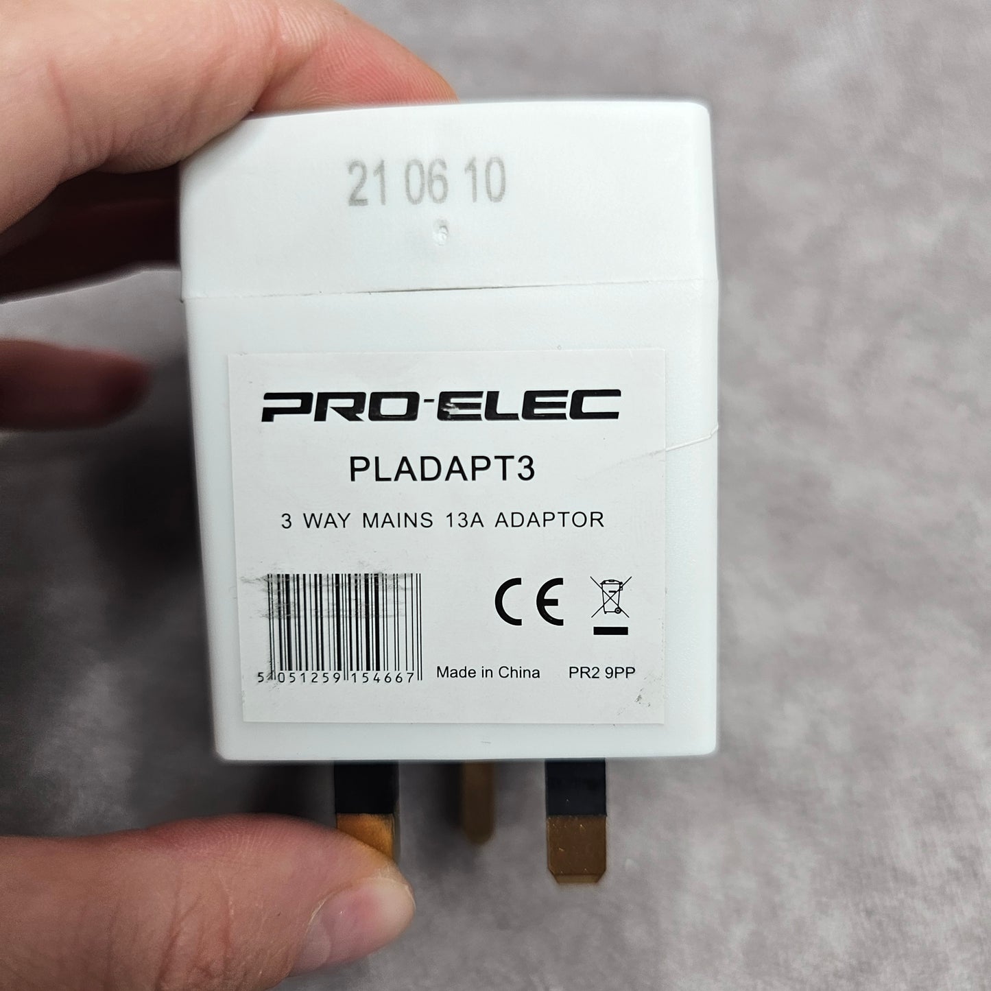 Pro Elec 3 Way Mains Adaptor – White