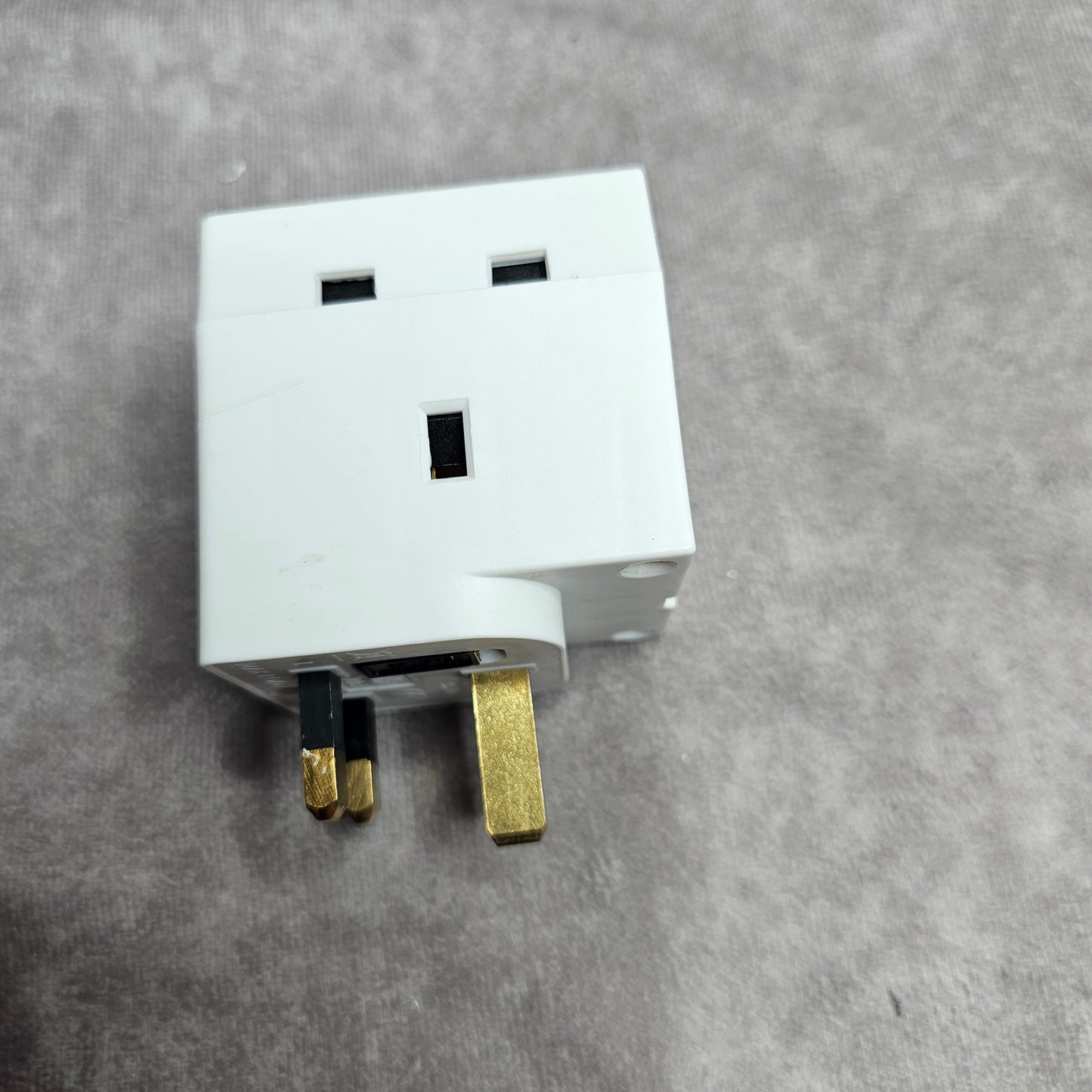 Pro Elec 3 Way Mains Adaptor – White