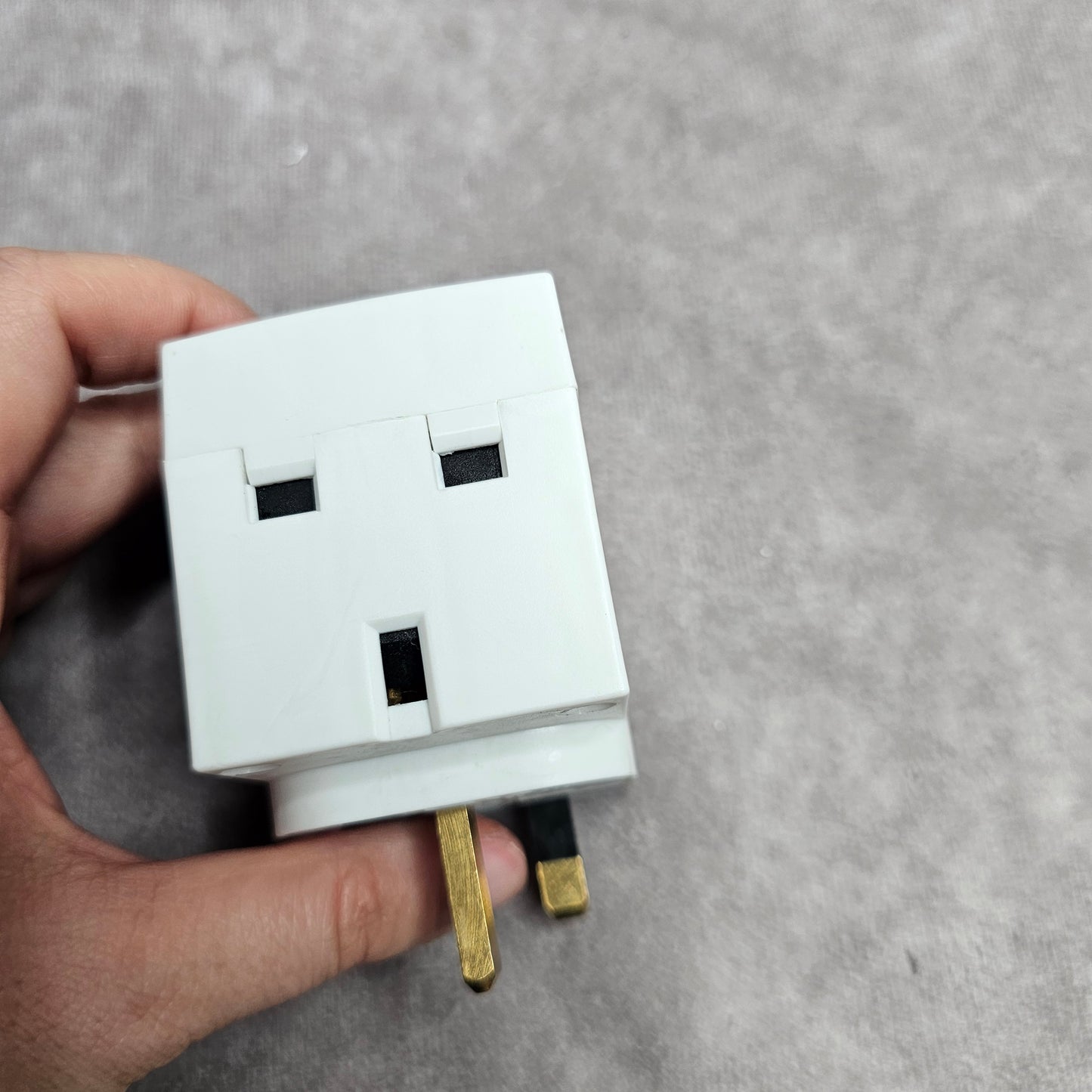 Pro Elec 3 Way Mains Adaptor – White