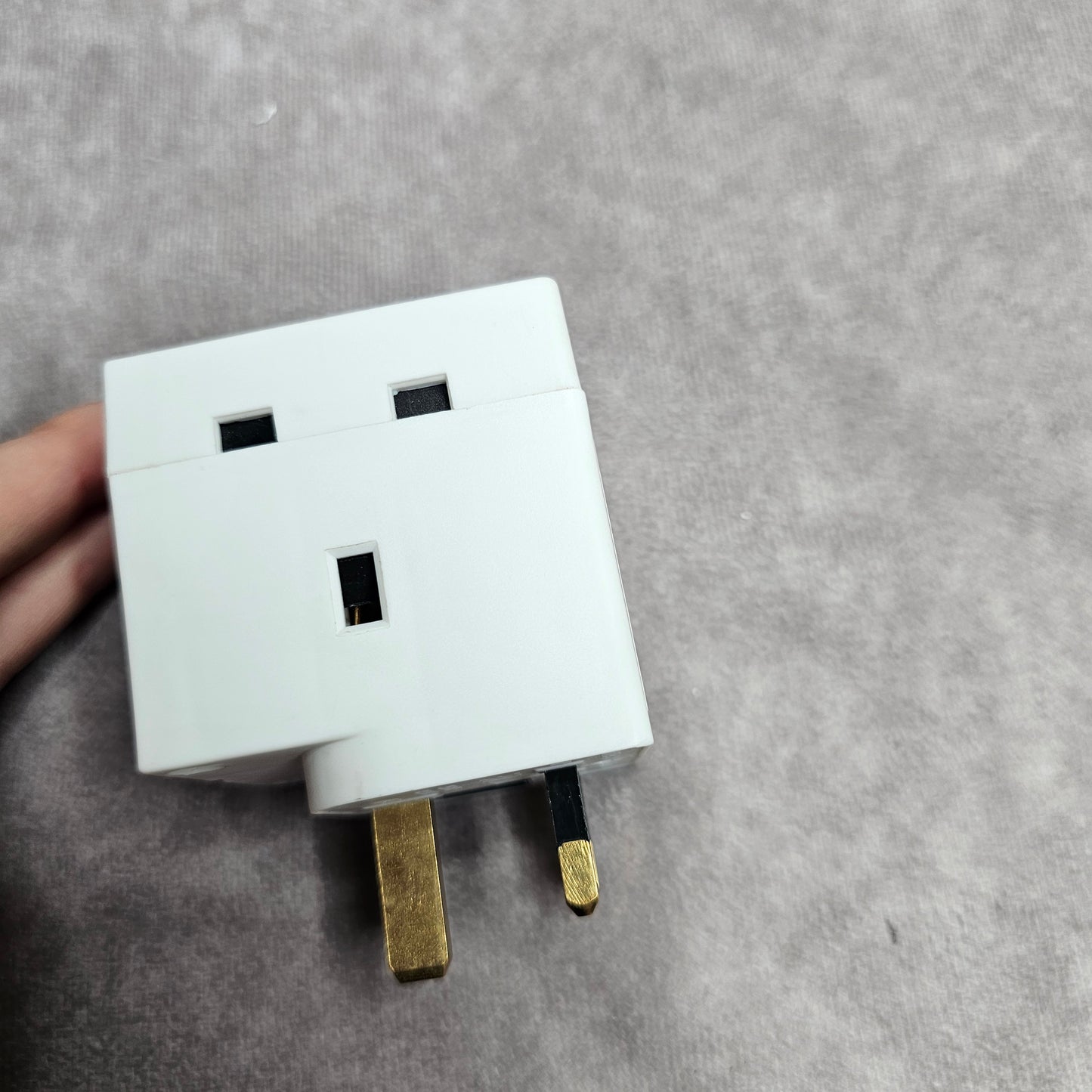 Pro Elec 3 Way Mains Adaptor – White