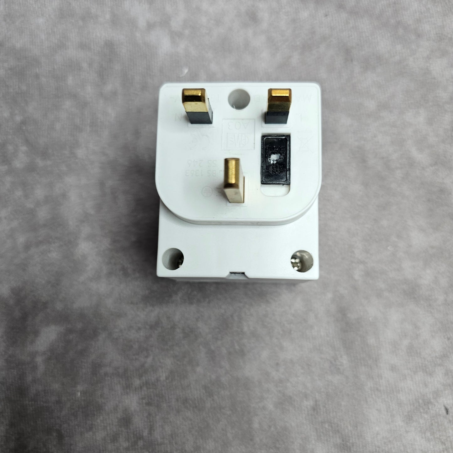 Pro Elec 3 Way Mains Adaptor – White