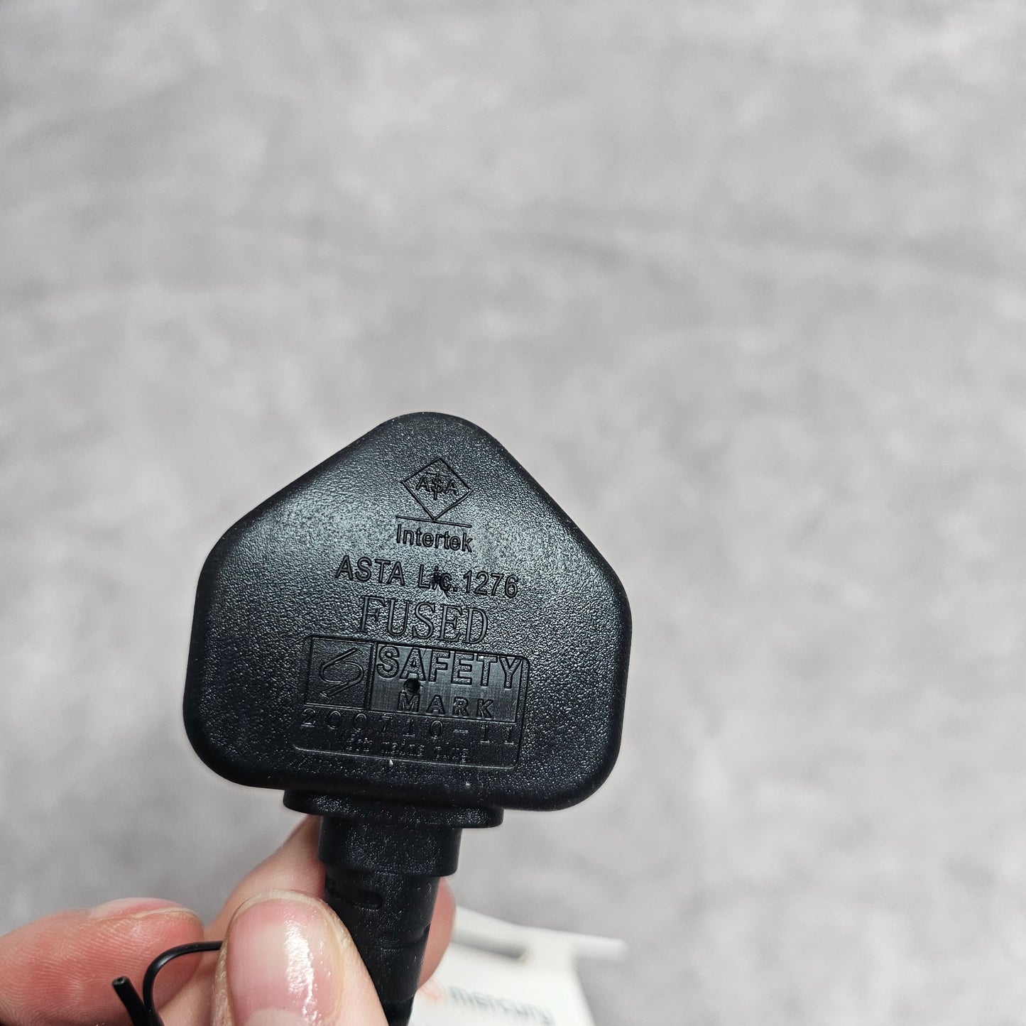 Mercury Mains Power Lead IEC Right Angle 2m – Black