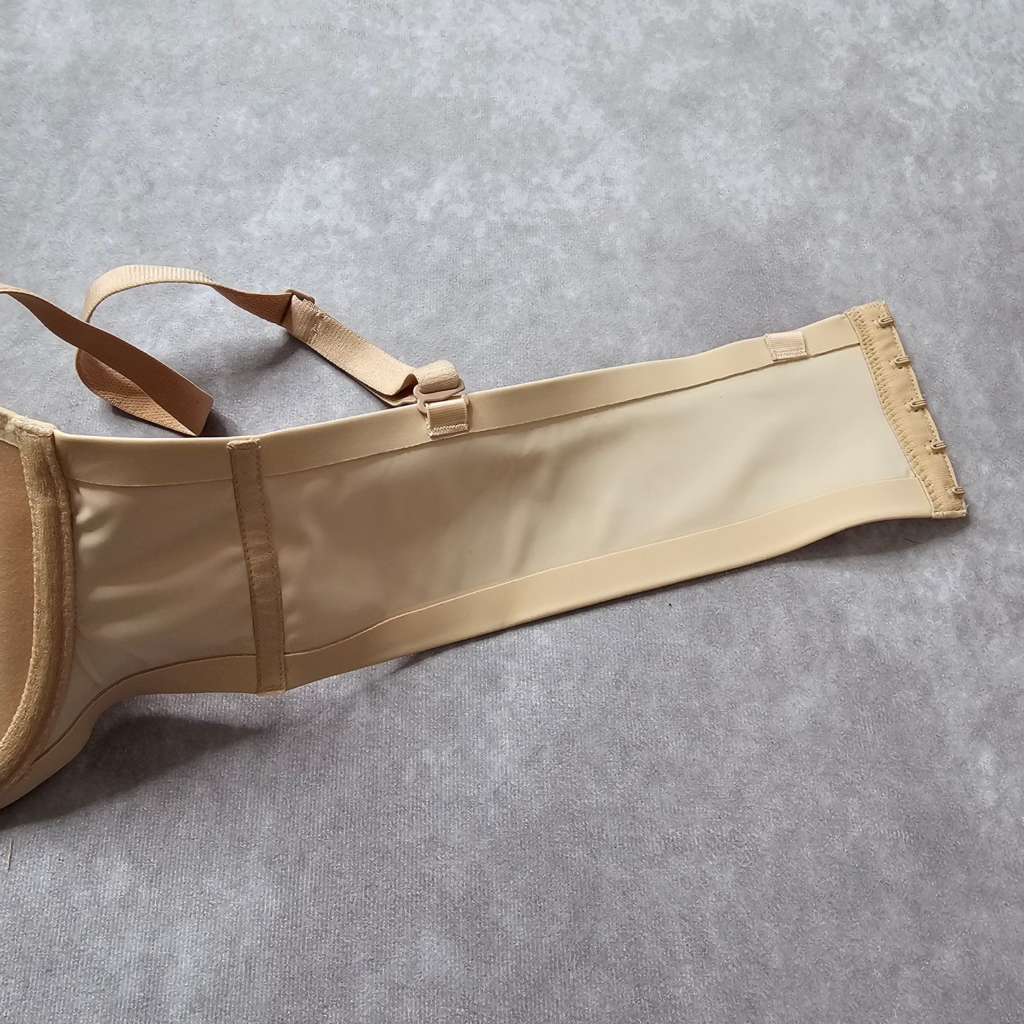 Calvin Klein Strapless Bra Lightly Lined – Nude UK 36D