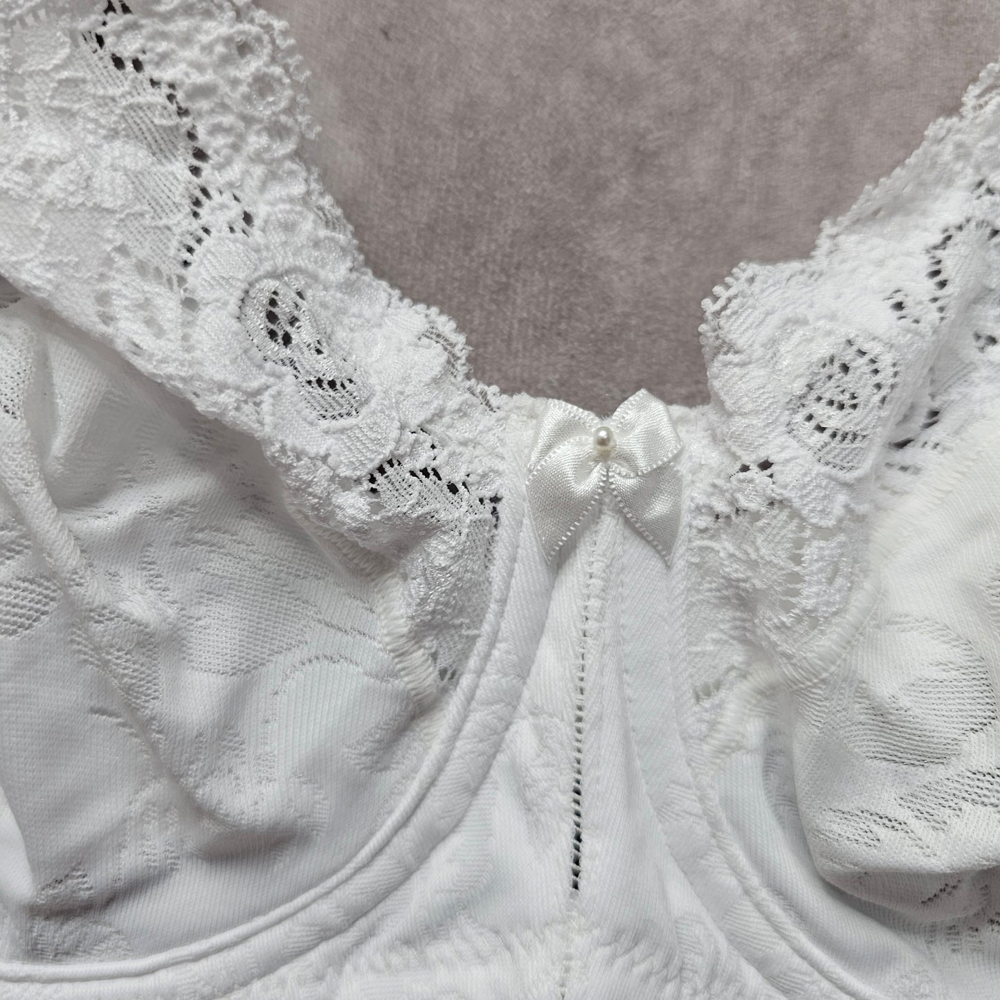 Triumph Stellina Wired Bra – White UK 36D